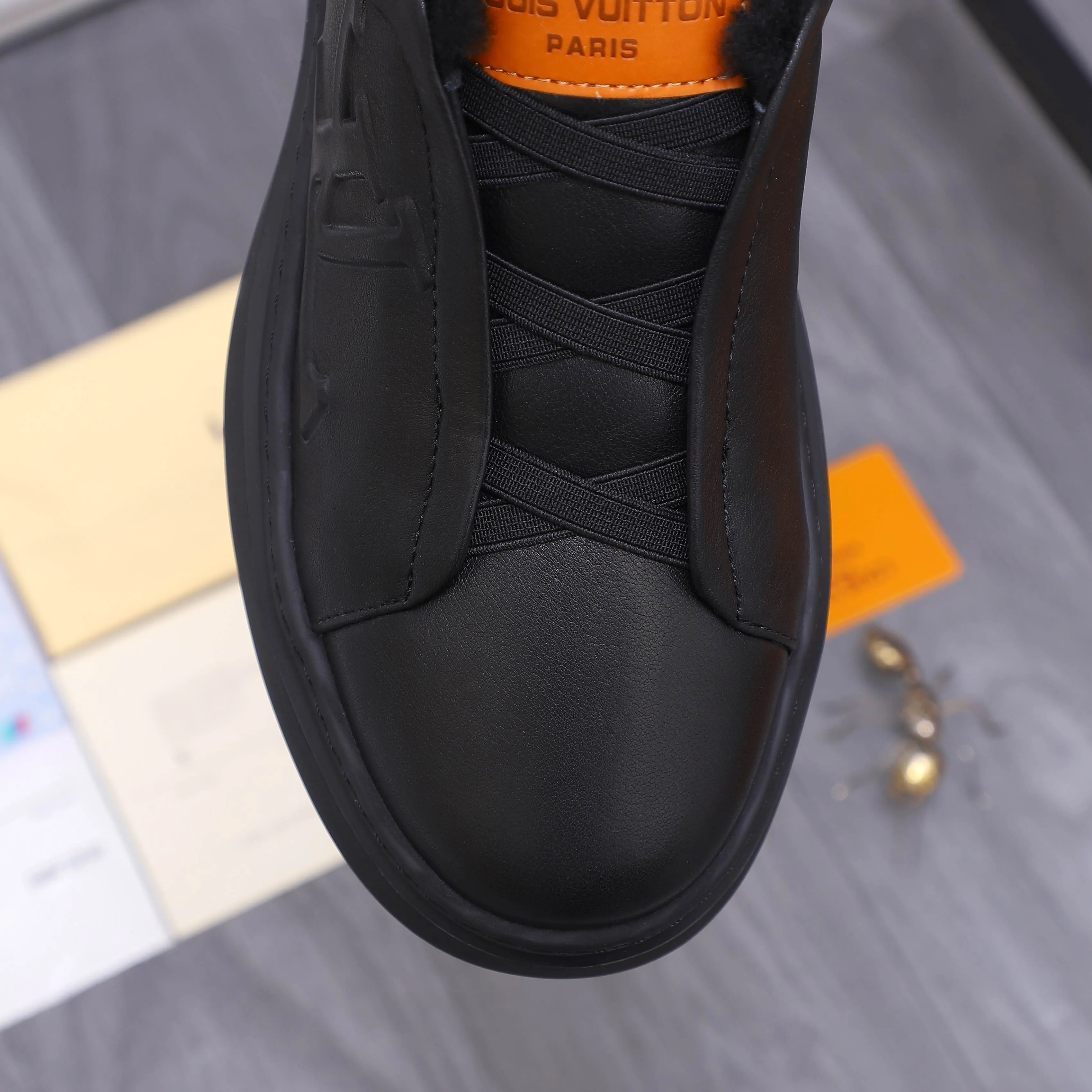 Men's shoes 💰p500 Product trademark: LV "Louis Vuitton Winter warm casual men's shoes Regular size: 38-44 Product materials: Selected high-quality cowhide upper, plush lining, rubber outsole